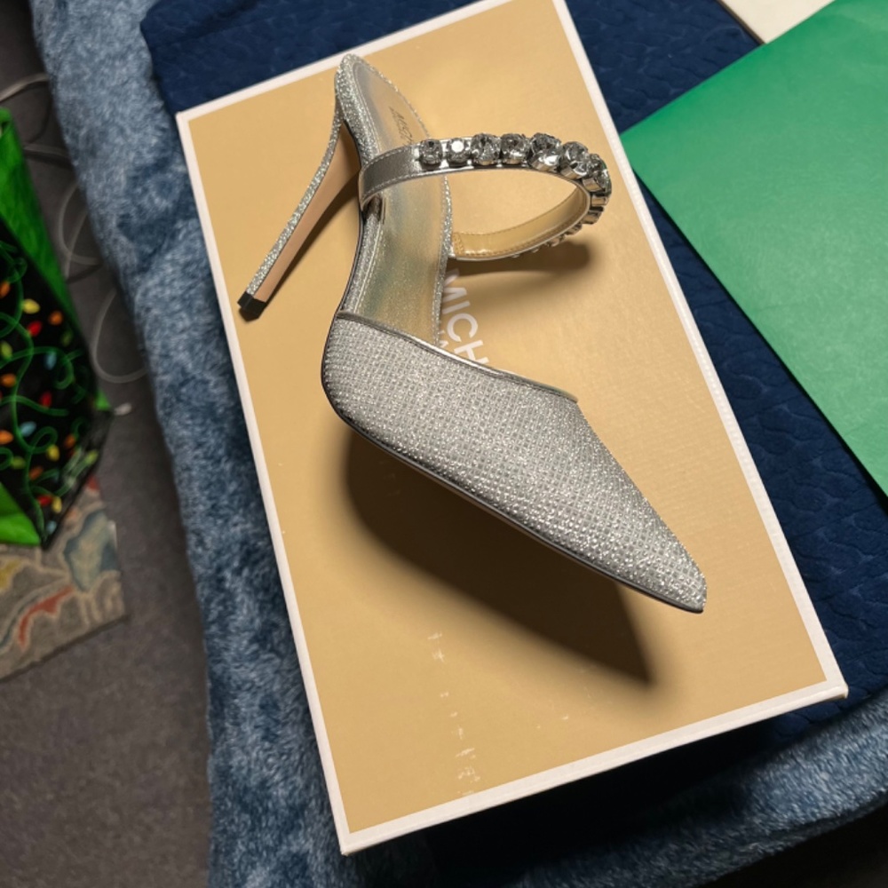 Heels - Picture 3 of 3